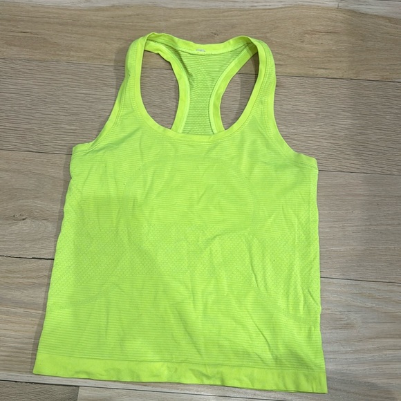 Size 4 Lululemon Razor back tank - Picture 1 of 3